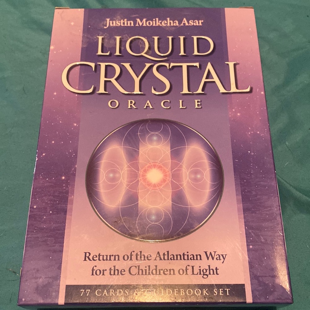 Liquid oracle set book and card